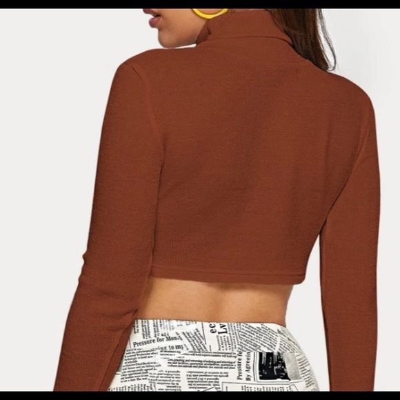 Turtle Beck Rib-Knit Crop Top - Picture 3 of 4